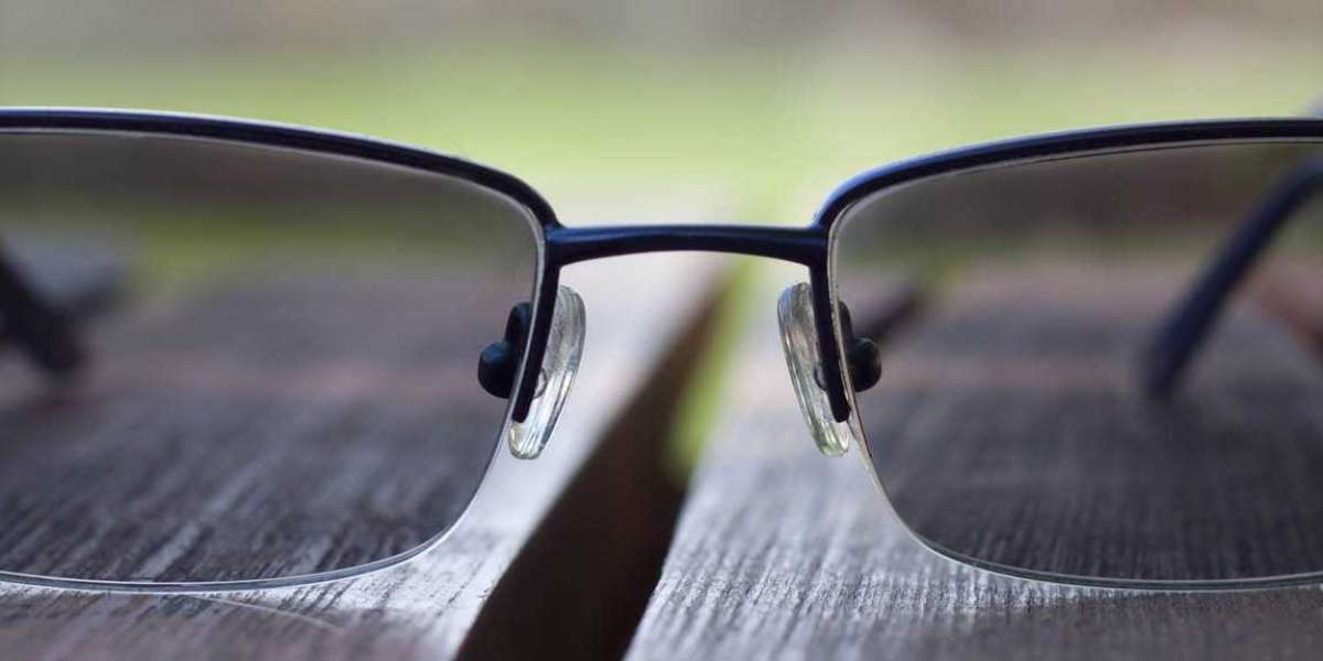 Photochromic Lenses Market Upcoming Trends, Growth Opportunities and Forecasts to 2030