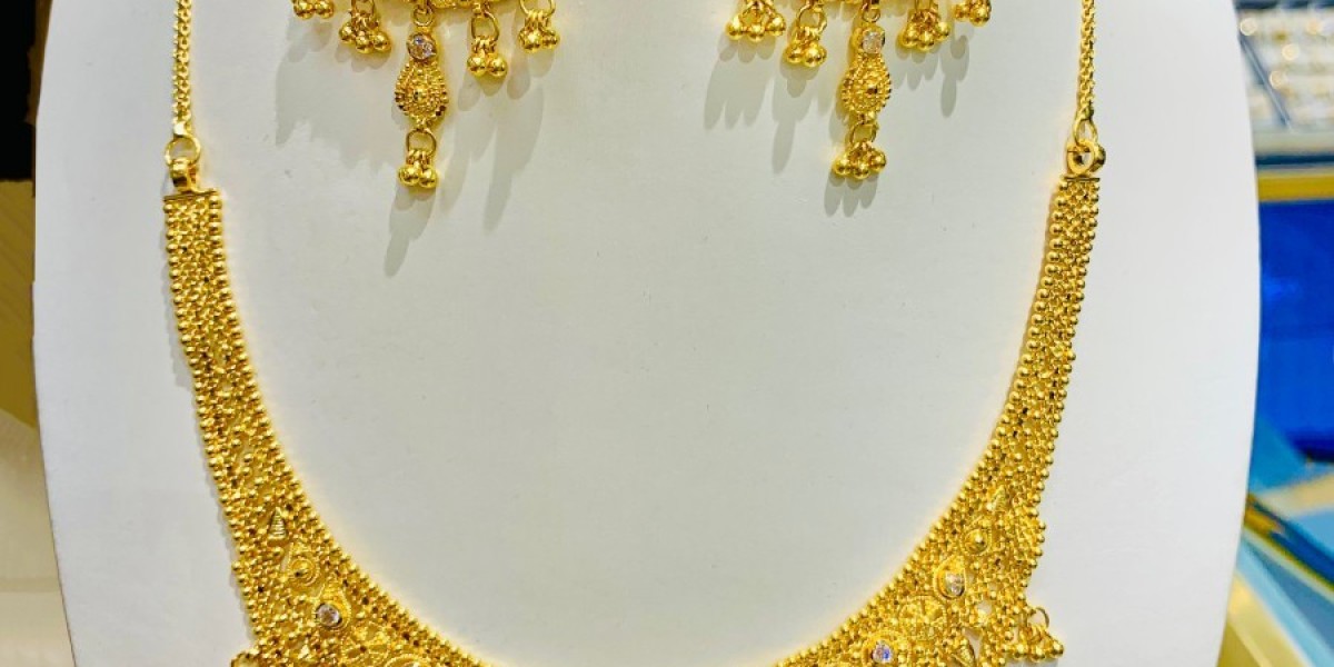 "Regal Radiance: The Allure of Indian Jewellery Choker Sets in Gold"