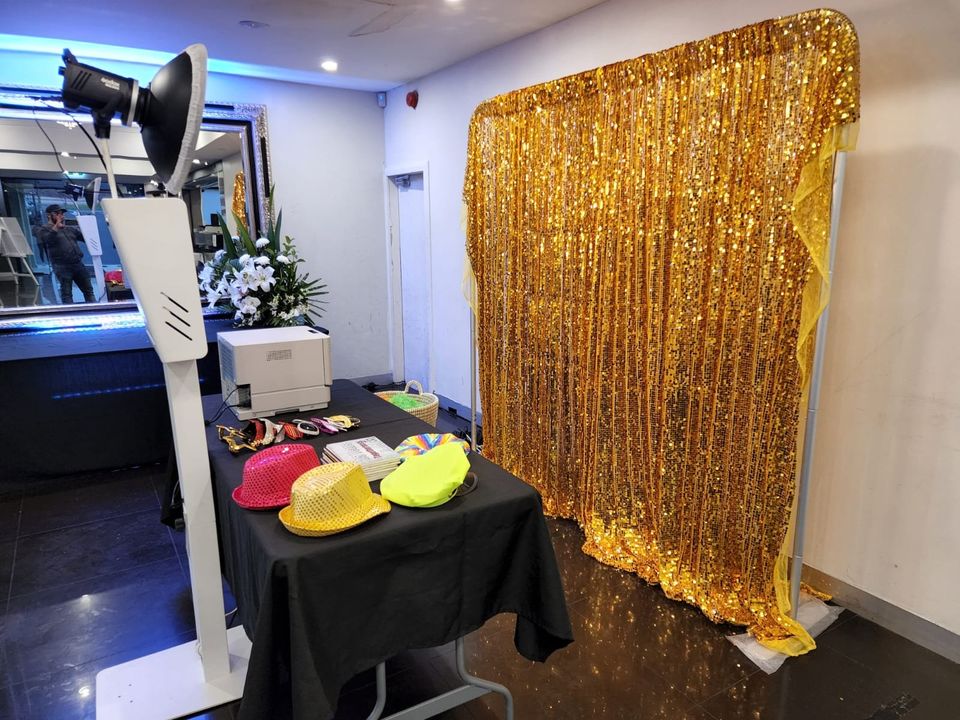 Photo Booth Hire Yarra Valley, Melbourne | Crazy Booth
